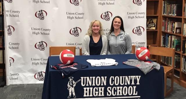 Katlyn Knight Signs with CSCC Women's Volleyball
