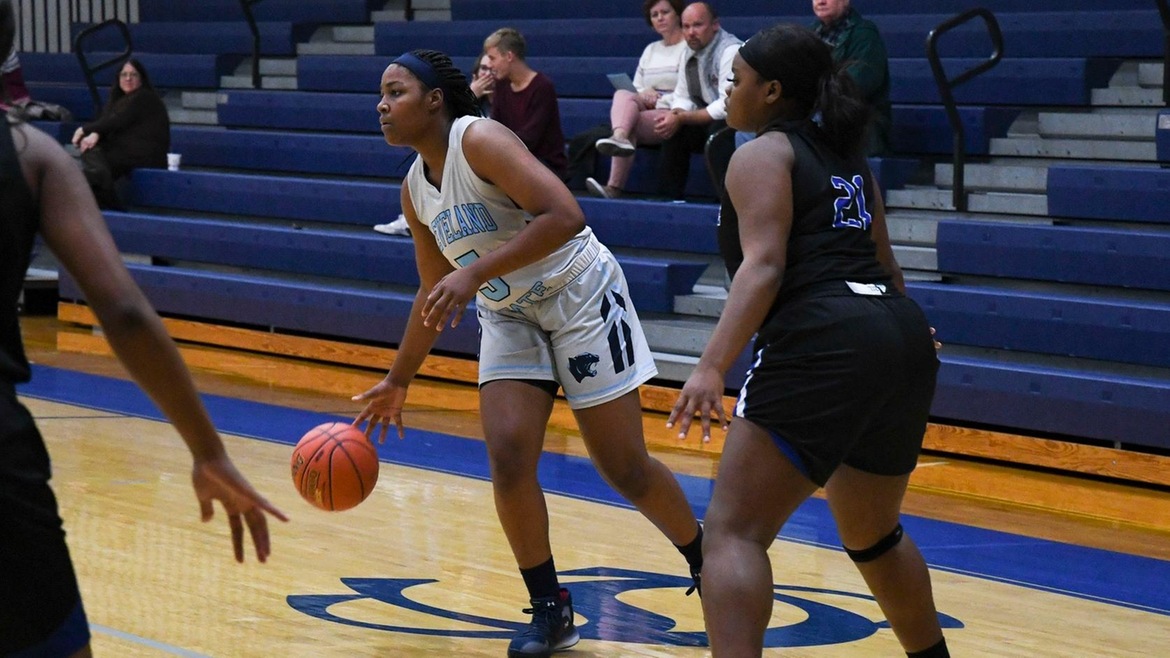 Robinson's Big Afternoon Lifts Lady Cougars